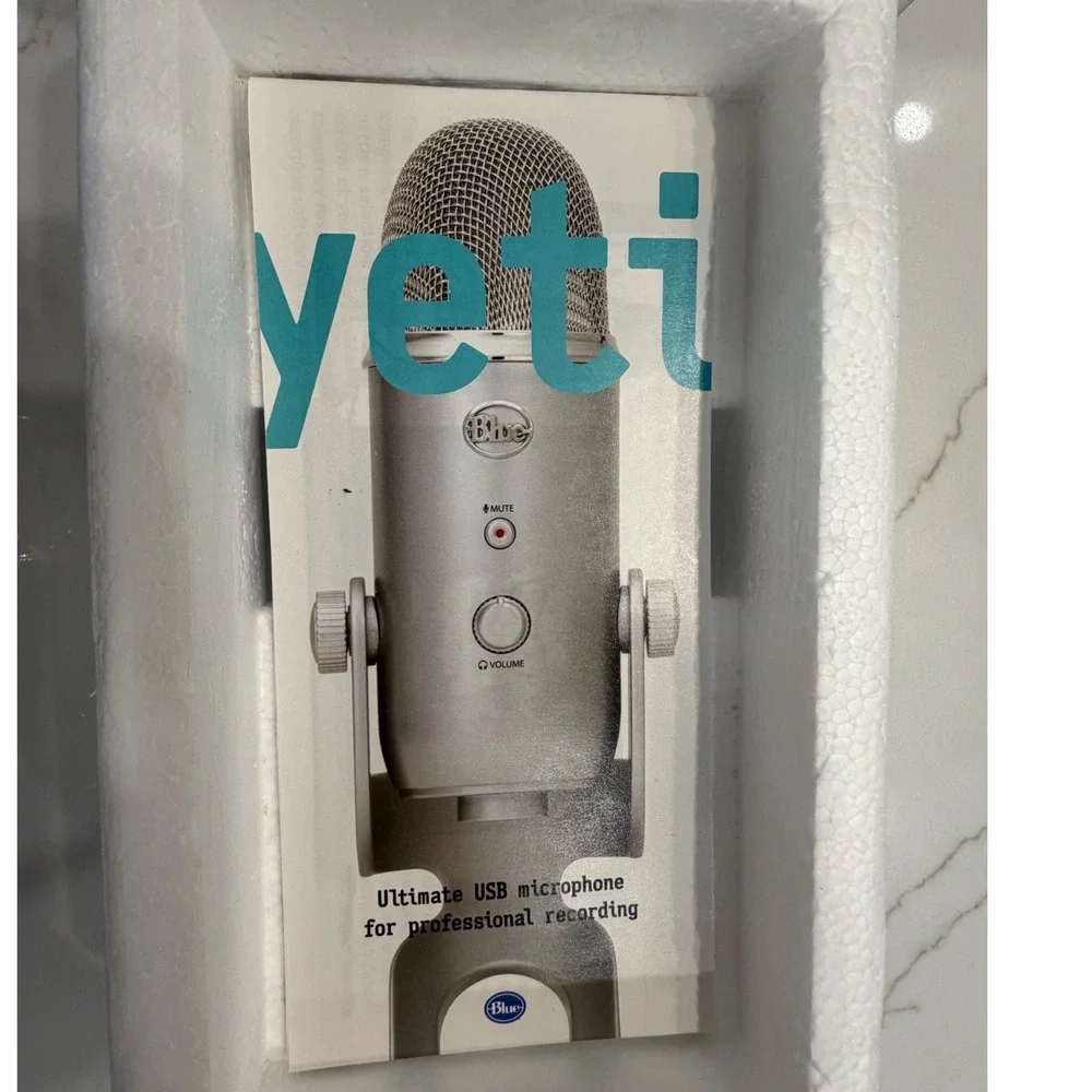 Blue Yeti USB Microphone Whiteout Professional Condenser Mic for Recording Boxed